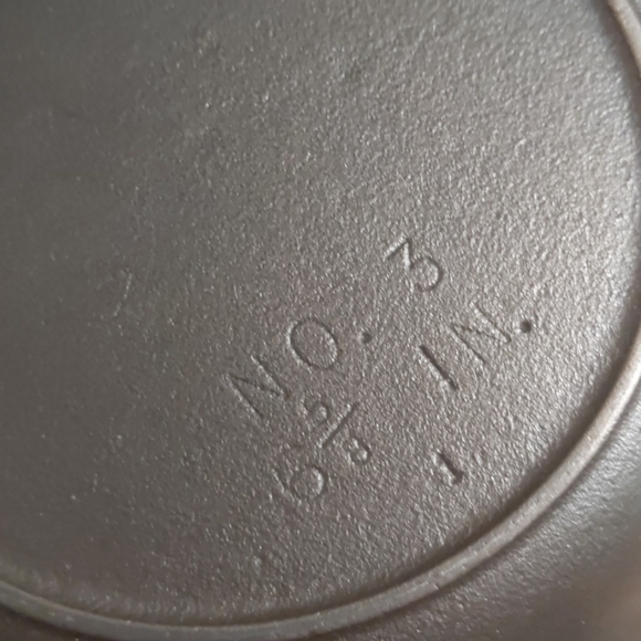 Vintage Unmarked BSR Cast Iron Skillet, #3 - Picture 13 of 14